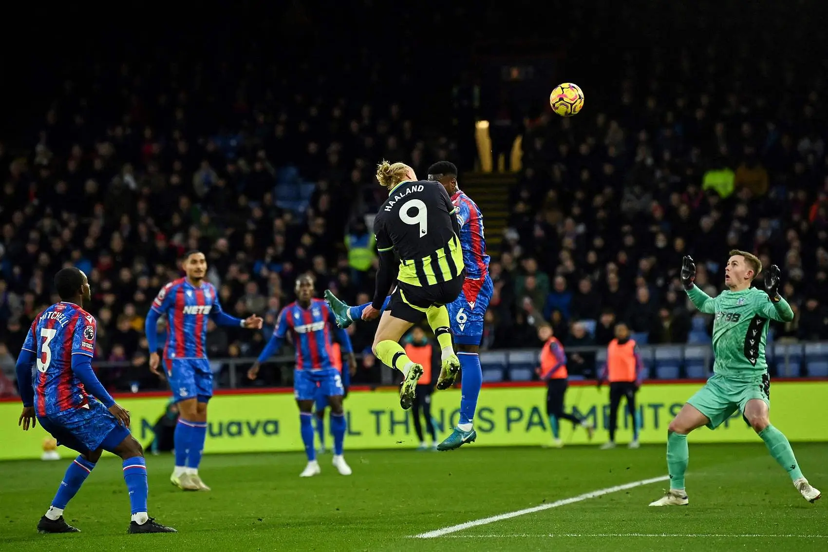 开云体育-关于哈兰德与80激战皇家马德里分钟，晋级下一阶段胜负难料！，莱万多夫斯基焦点对战全场沸腾不已的信息-开云体育